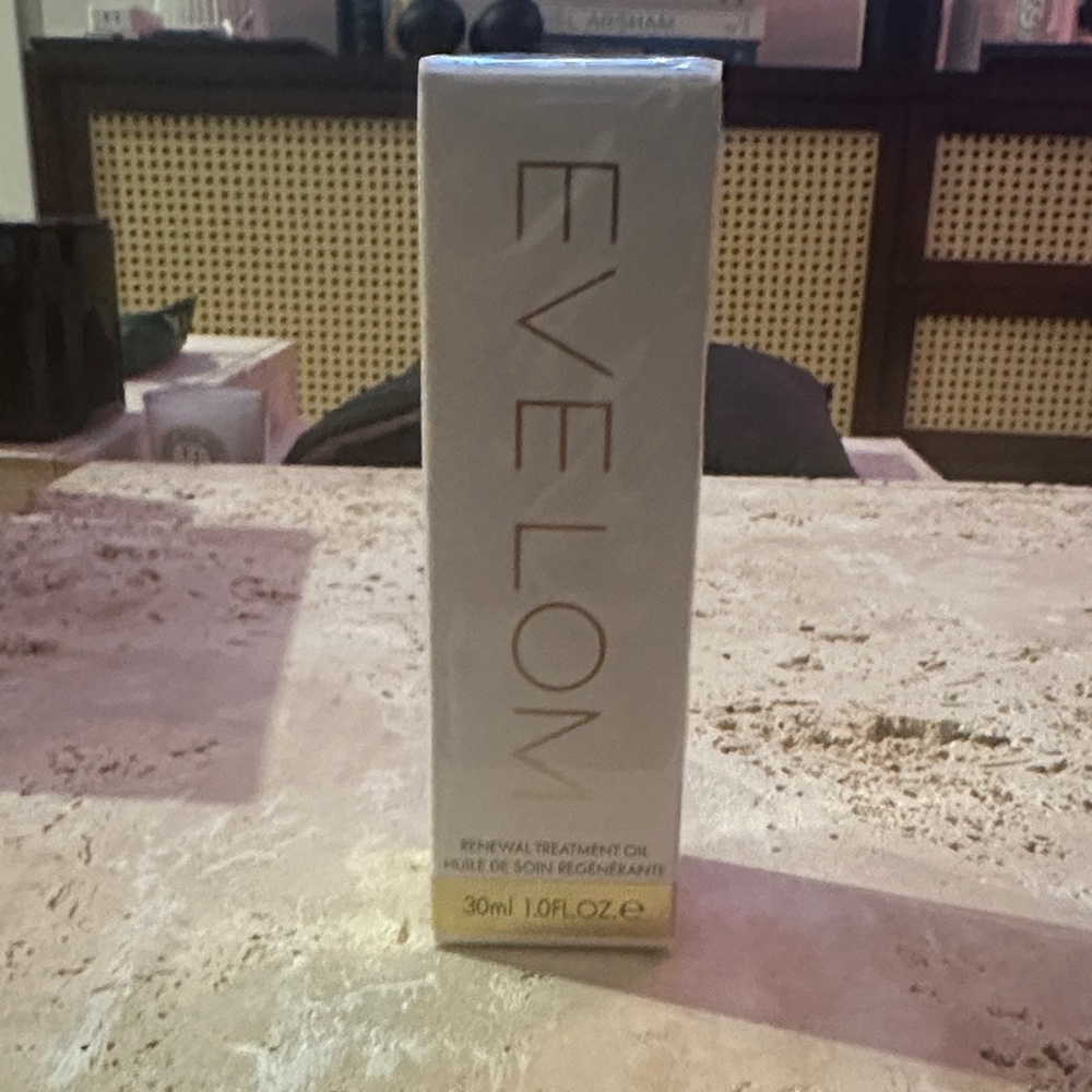 Eve Lom Renewal Treatment Oil - Gold and White